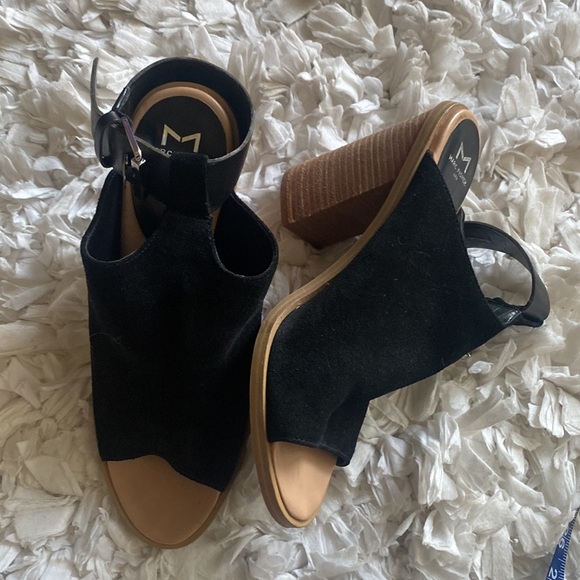 Marc Fisher Vashi Suede Block Heel Sandal 9.5 - Picture 1 of 8